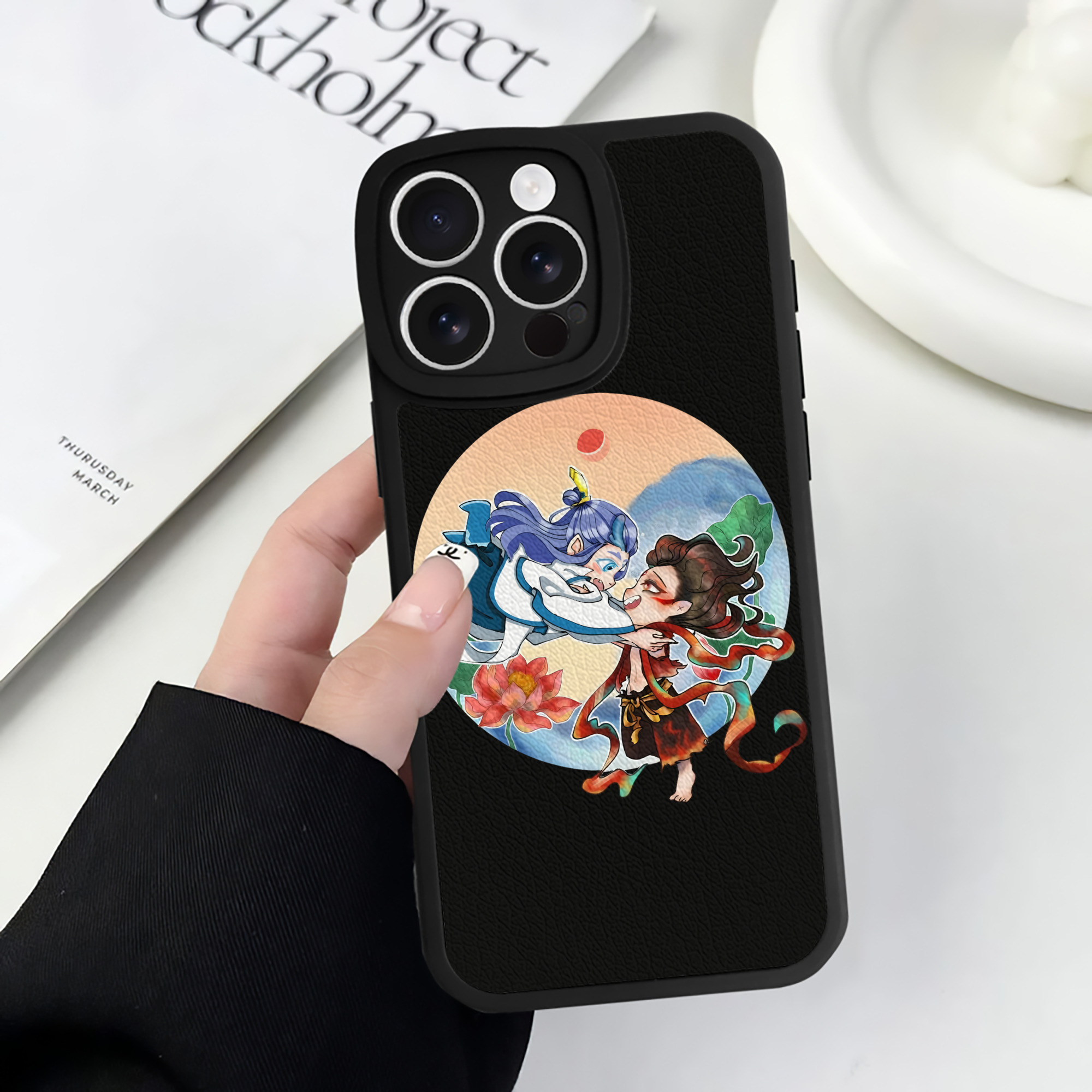 （画像用） Ne Zha 2 ナタ 魔童の大暴れ 【iPhone 16シリーズ対応】シリコンスマホケース（レザー調） 材質：シリコン